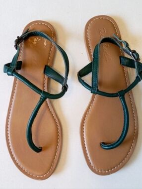 Rare Earth green "T" strap leather nomadic minimal lines thong sandals